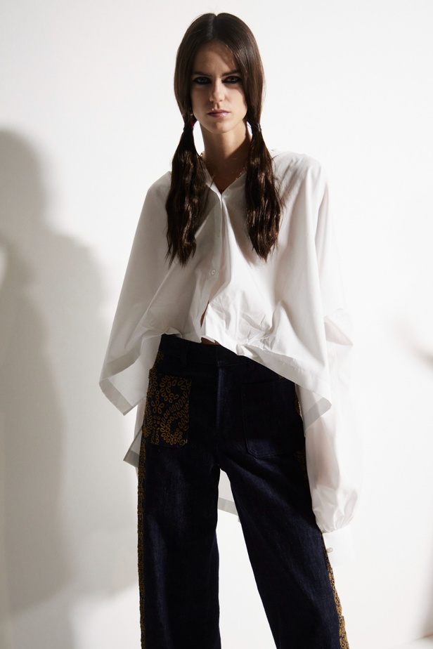 مجموعة Dior لربيع 2023: حوار بين الموضة والقوة