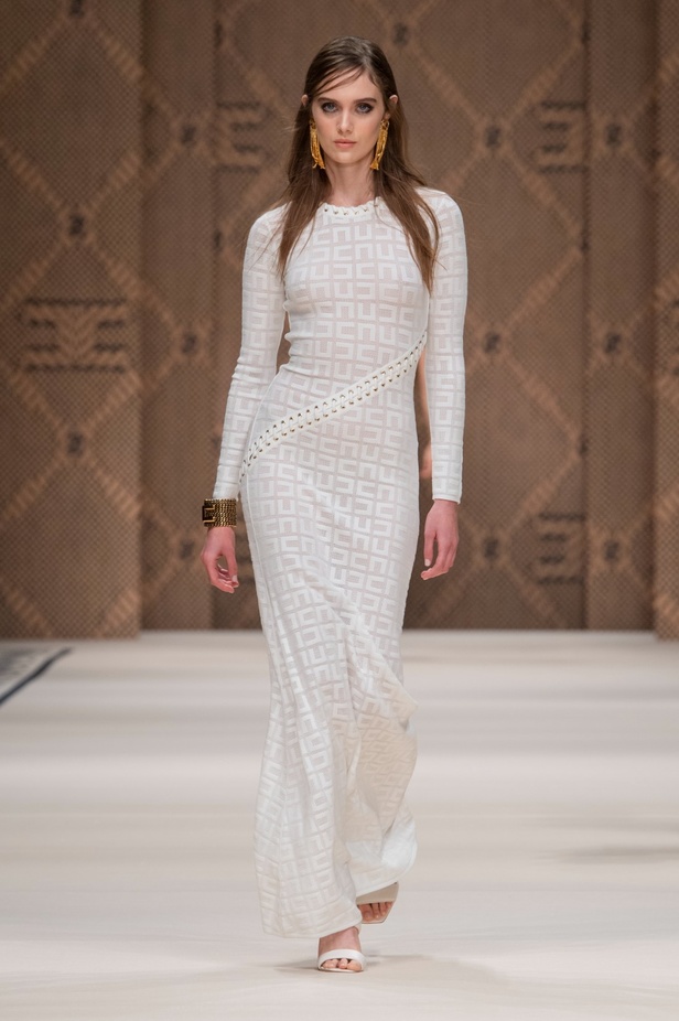 مجموعة Elisabetta Franchi لربيع 2023 تأخذنا برحلة حتى لو في الخيال 