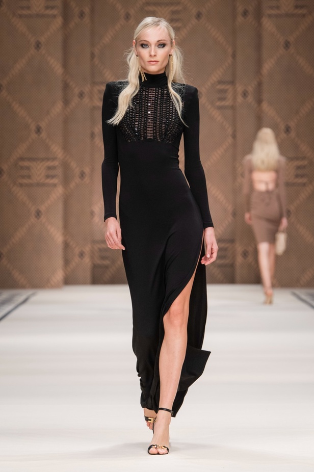 مجموعة Elisabetta Franchi لربيع 2023 تأخذنا برحلة حتى لو في الخيال 