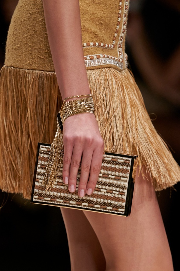 مجموعة Elisabetta Franchi لربيع 2023 تأخذنا برحلة حتى لو في الخيال 