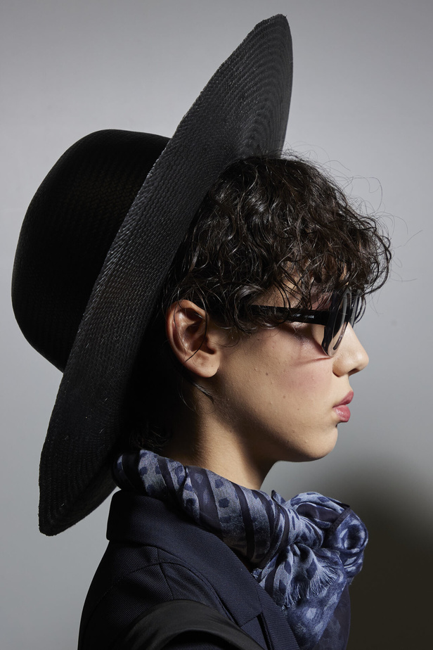 عرض أزياء أمبوريو أرماني لربيع وصيف 2023.. صيحات كلاسيكية وقطع كاجوال