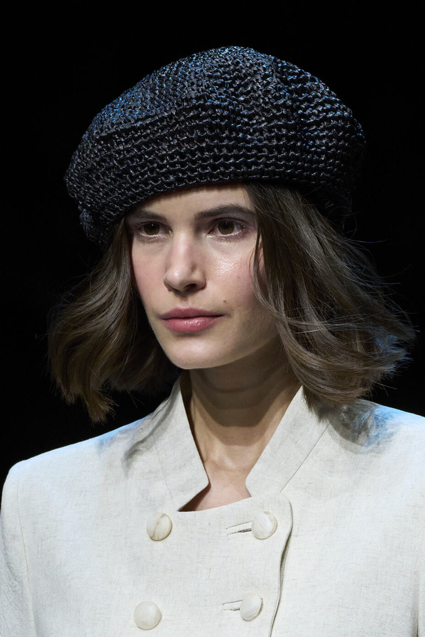 عرض أزياء أمبوريو أرماني لربيع وصيف 2023.. صيحات كلاسيكية وقطع كاجوال