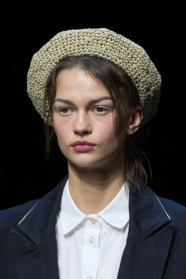 عرض أزياء أمبوريو أرماني لربيع وصيف 2023.. صيحات كلاسيكية وقطع كاجوال