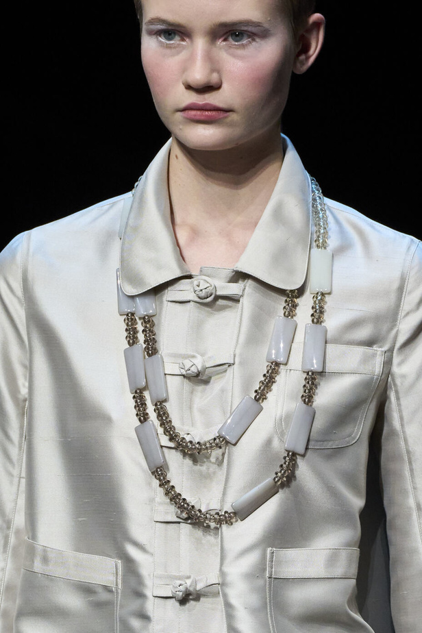 عرض أزياء أمبوريو أرماني لربيع وصيف 2023.. صيحات كلاسيكية وقطع كاجوال