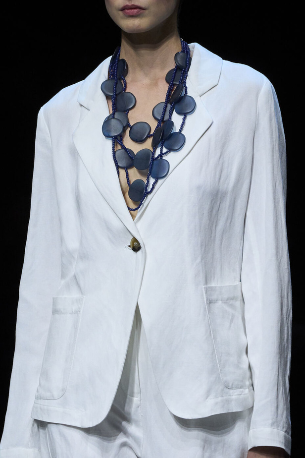 عرض أزياء أمبوريو أرماني لربيع وصيف 2023.. صيحات كلاسيكية وقطع كاجوال