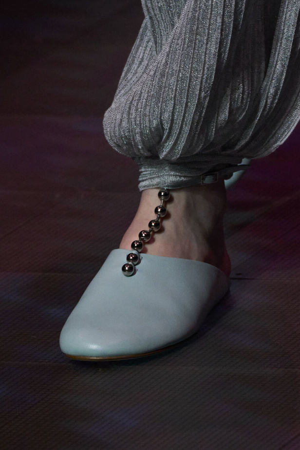 عرض أزياء أمبوريو أرماني لربيع وصيف 2023.. صيحات كلاسيكية وقطع كاجوال