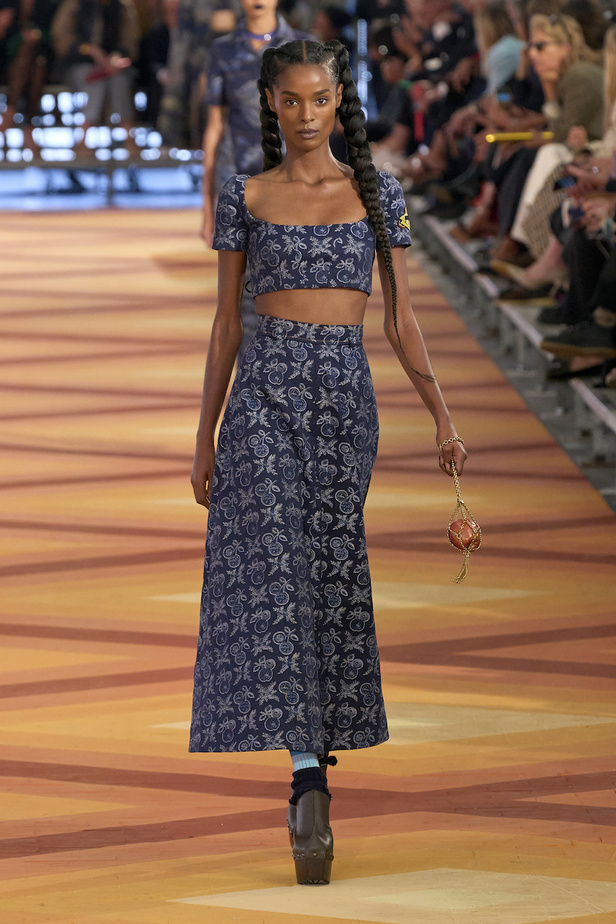 من مجموعة Etro لموسم ربيع وصيف 2023