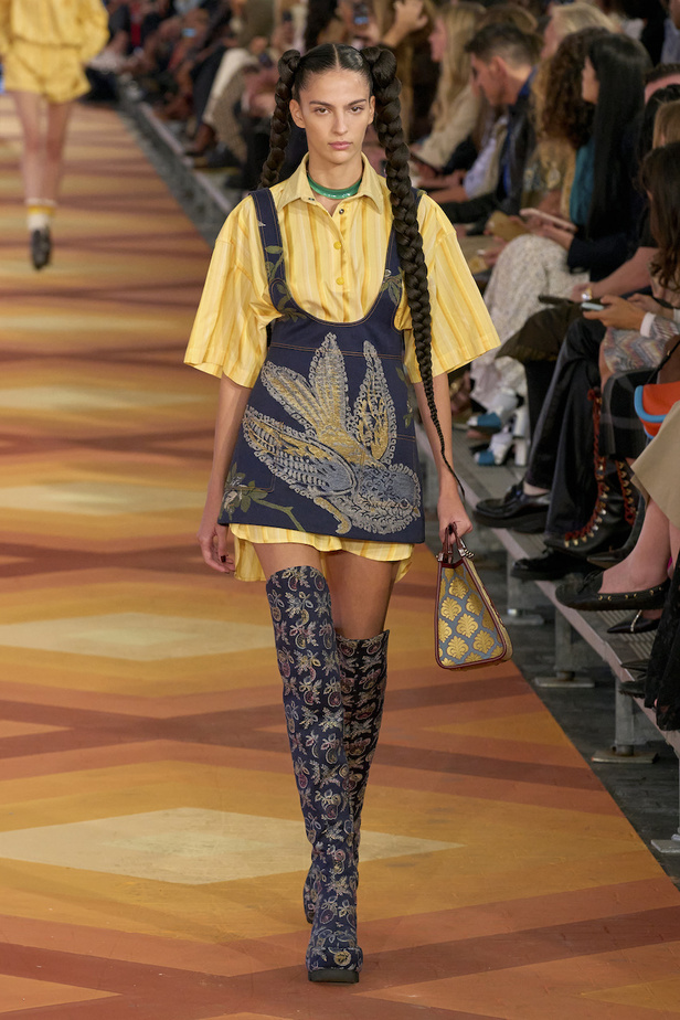 من مجموعة Etro لموسم ربيع وصيف 2023