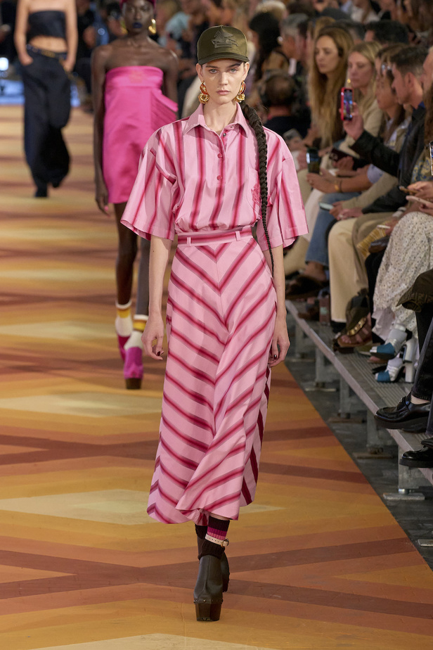 من مجموعة Etro لموسم ربيع وصيف 2023