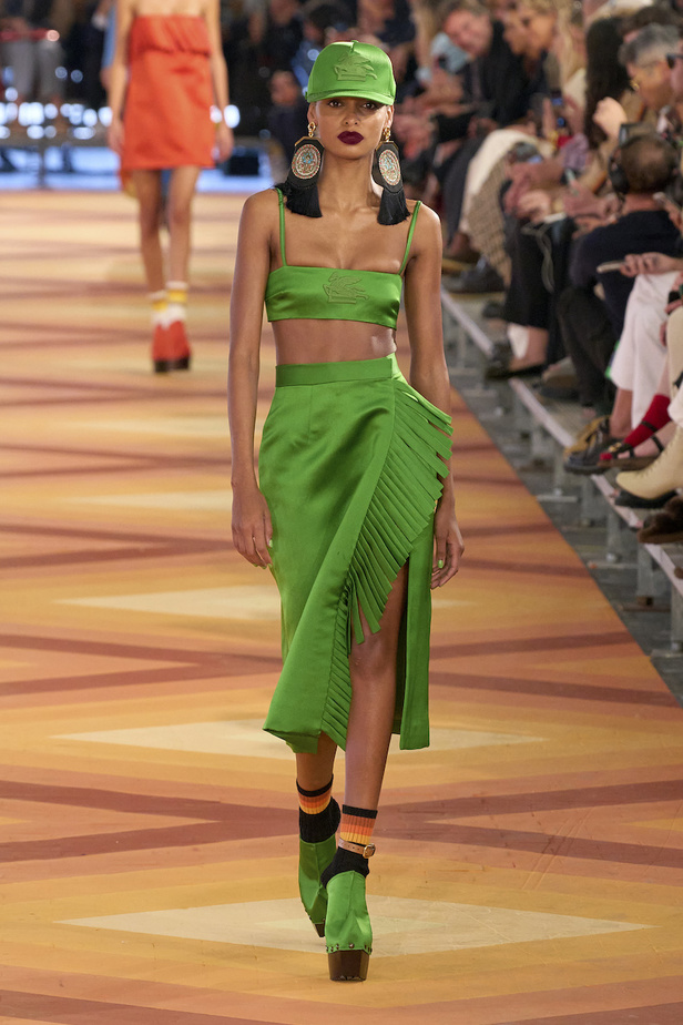 من مجموعة Etro لموسم ربيع وصيف 2023