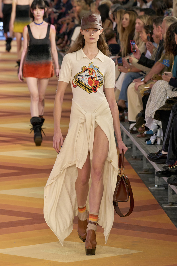 من مجموعة Etro لموسم ربيع وصيف 2023