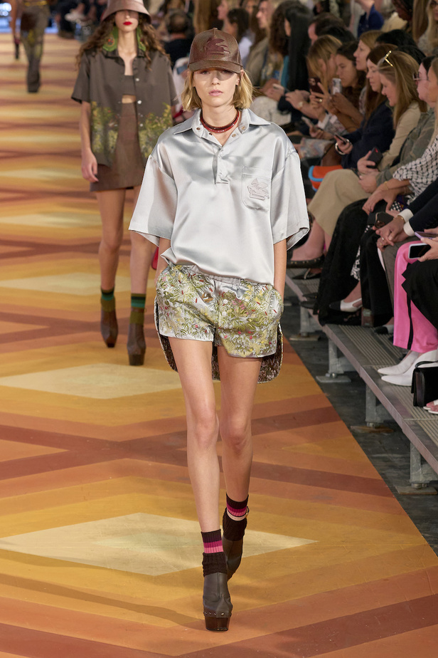 من مجموعة Etro لموسم ربيع وصيف 2023