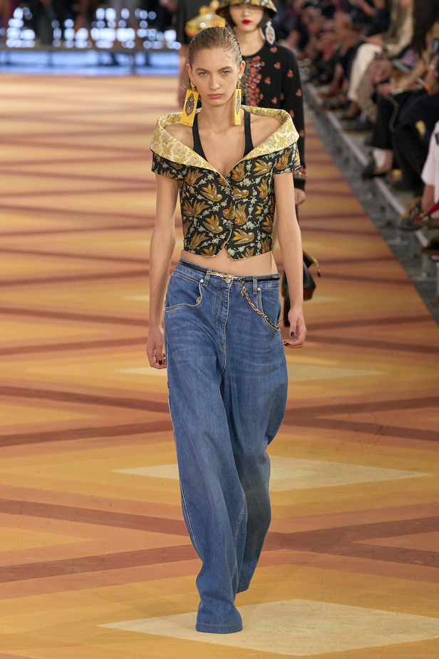 من مجموعة Etro لموسم ربيع وصيف 2023