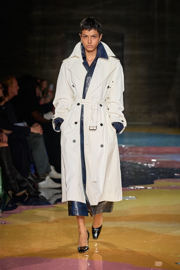 مجموعة Bottega Veneta لربيع وصيف 2023: تصاميم تجمع بين الأناقة والعملية