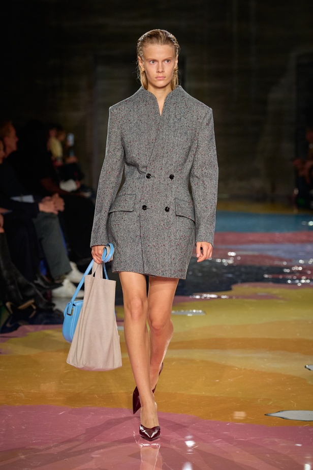 مجموعة Bottega Veneta لربيع وصيف 2023: تصاميم تجمع بين الأناقة والعملية