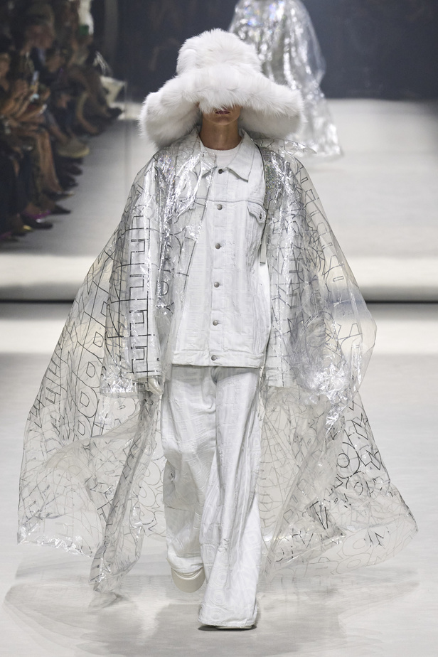 دار "فندي" تحتفل بحقيبة باغيت بجموعة كبسولية ساحرة في نيويورك