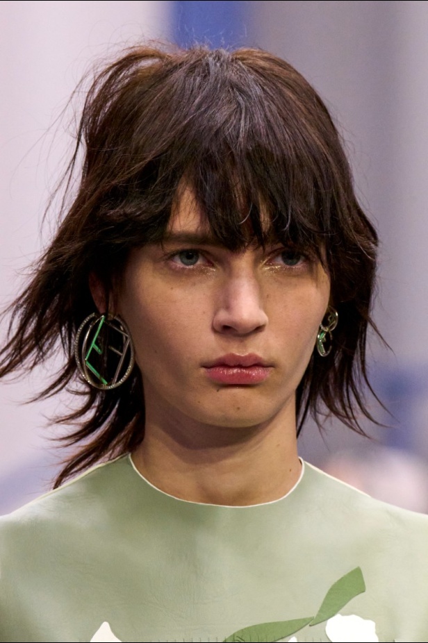 عرض أزياء Fendi  لربيع وصيف 2023 يضفي بُعدًا جديدًا للأزياء العمليّة