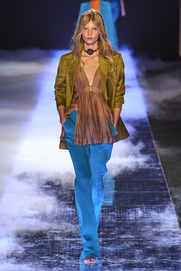 من مجموعة ألبيرتا فيريتي لموسم ربيع وصيف 2023