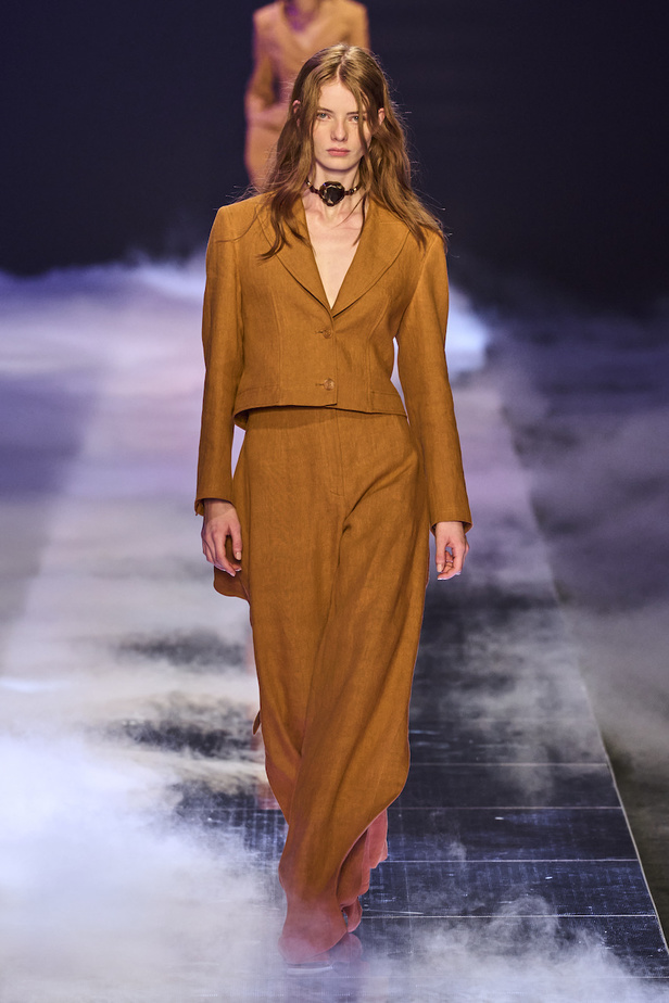 من مجموعة ألبيرتا فيريتي لموسم ربيع وصيف 2023