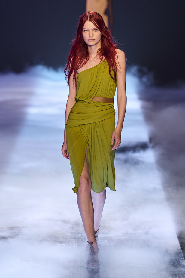 من مجموعة ألبيرتا فيريتي لموسم ربيع وصيف 2023