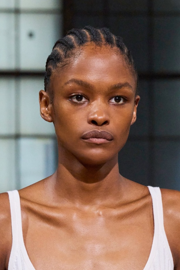 مجموعة Gabriela Hearst لربيع وصيف 2022.. عودة الى اللون الذهبي والتطريز