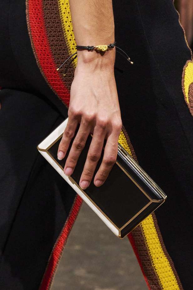 مجموعة Gabriela Hearst لربيع وصيف 2022.. عودة الى اللون الذهبي والتطريز