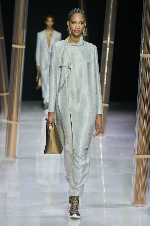 من مجموعة جيورجيو ارماني لموسم ربيع وصيف 2023