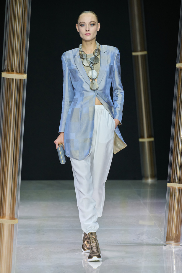 من مجموعة جيورجيو ارماني لموسم ربيع وصيف 2023