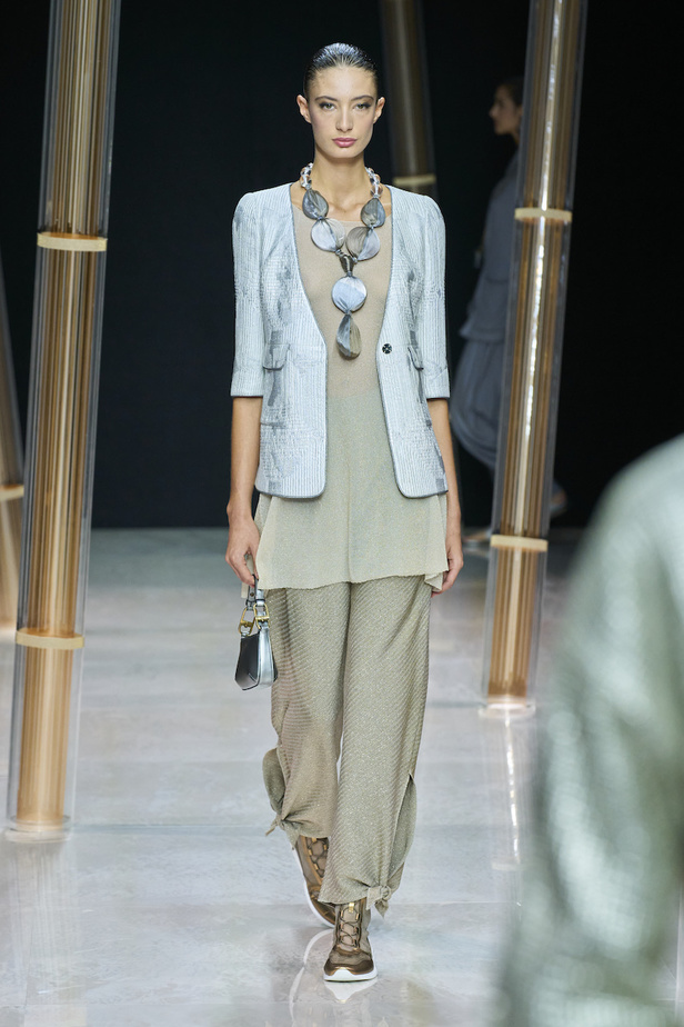 من مجموعة جيورجيو ارماني لموسم ربيع وصيف 2023