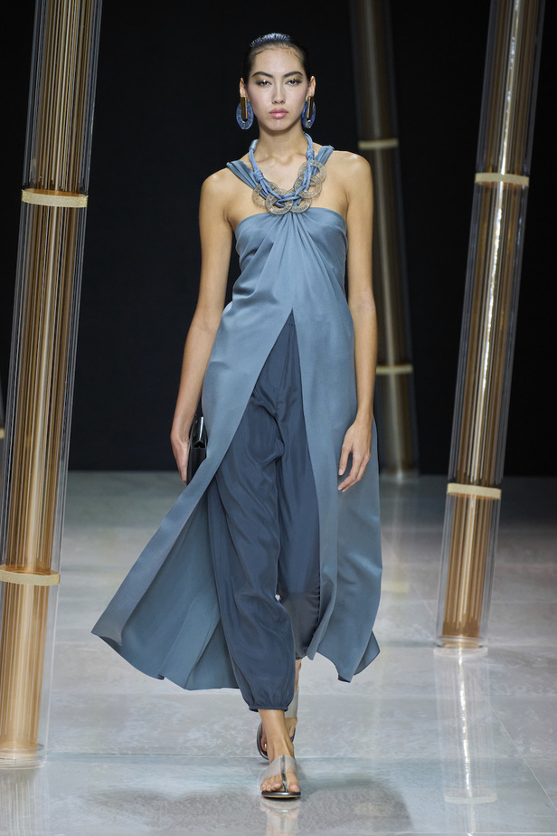 من مجموعة جيورجيو ارماني لموسم ربيع وصيف 2023