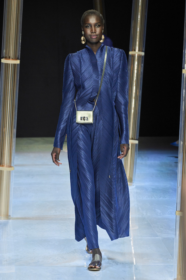 من مجموعة جيورجيو ارماني لموسم ربيع وصيف 2023