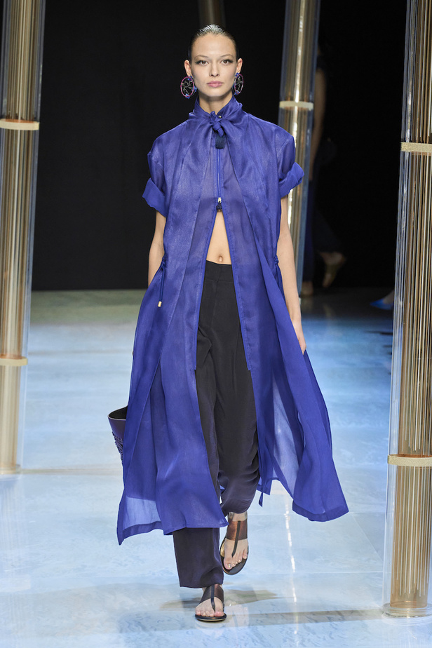 من مجموعة جيورجيو ارماني لموسم ربيع وصيف 2023