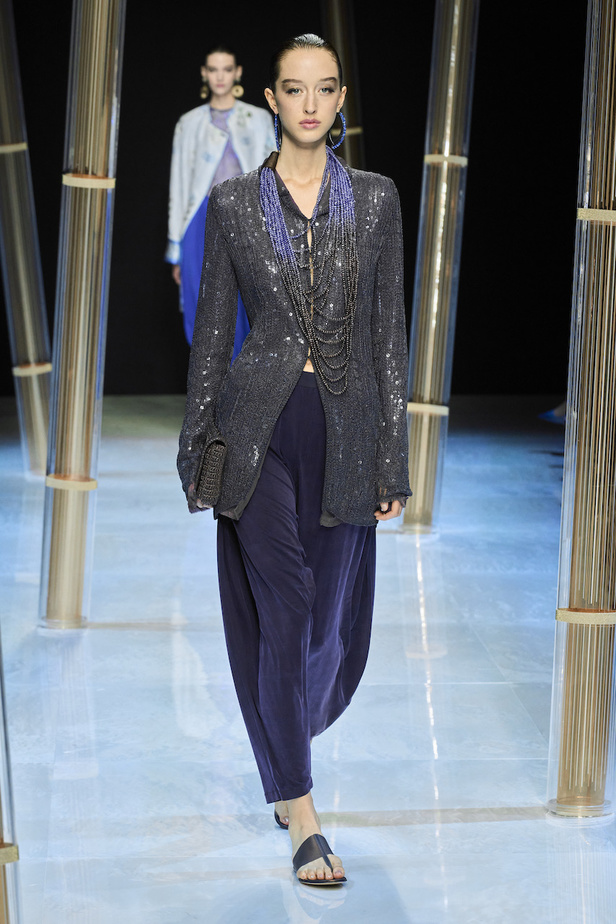 من مجموعة جيورجيو ارماني لموسم ربيع وصيف 2023