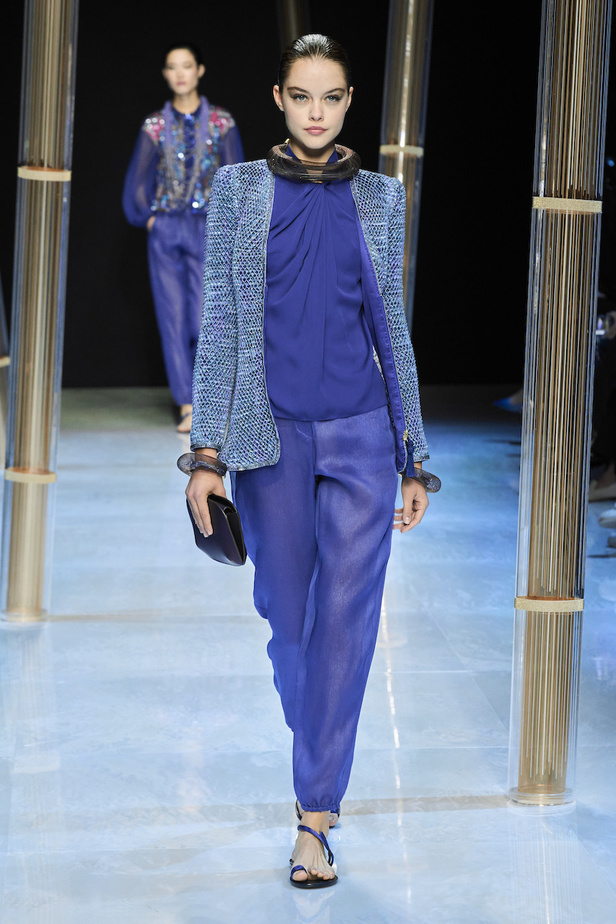 من مجموعة جيورجيو ارماني لموسم ربيع وصيف 2023