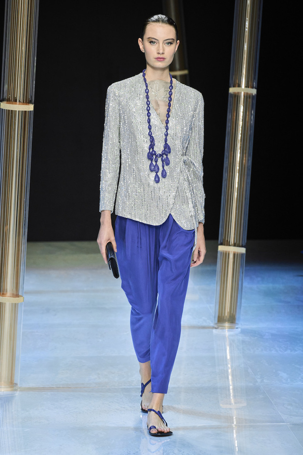 من مجموعة جيورجيو ارماني لموسم ربيع وصيف 2023