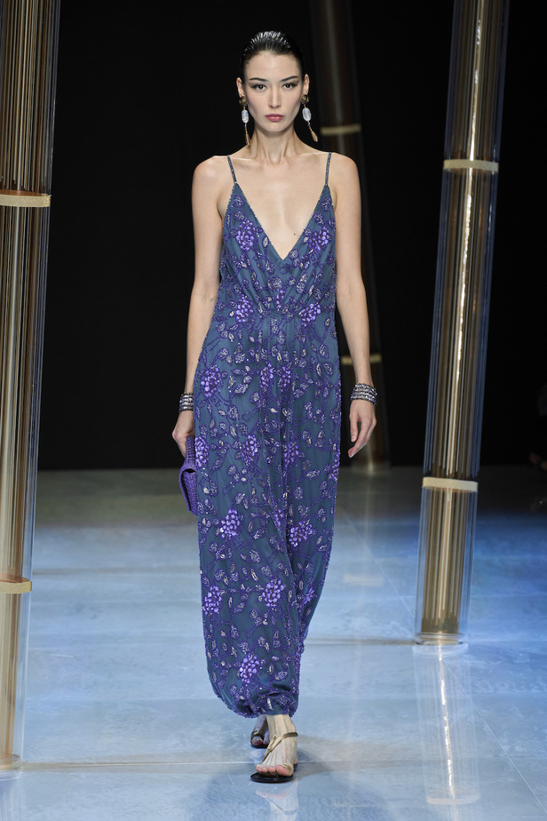 من مجموعة جيورجيو ارماني لموسم ربيع وصيف 2023