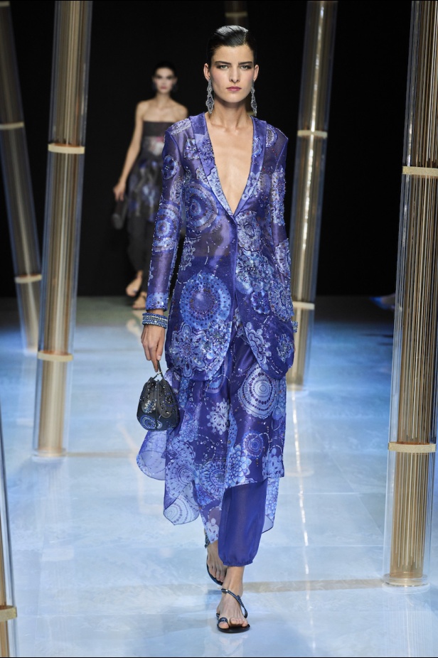 من مجموعة جيورجيو ارماني لموسم ربيع وصيف 2023