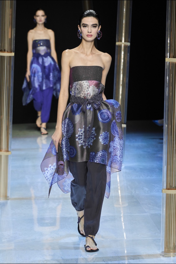 من مجموعة جيورجيو ارماني لموسم ربيع وصيف 2023