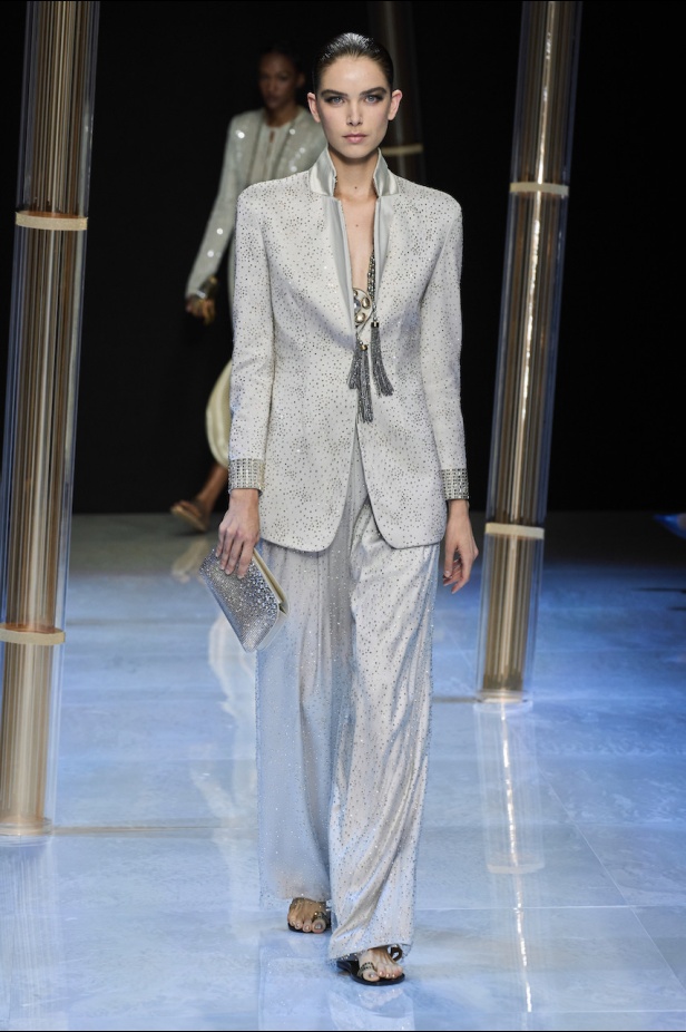 من مجموعة جيورجيو ارماني لموسم ربيع وصيف 2023