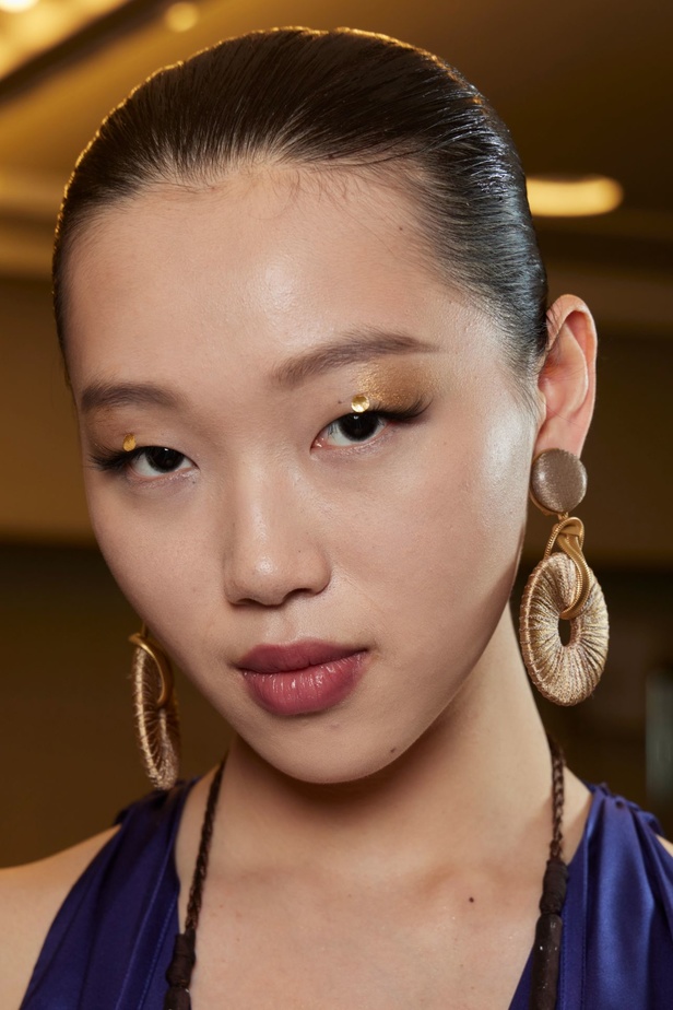 مجموعة جيورجيو ارماني لموسم ربيع وصيف 2023