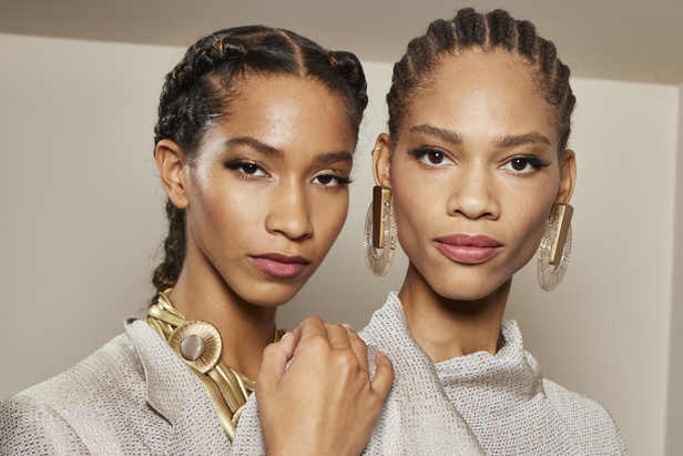 مجموعة جيورجيو ارماني لموسم ربيع وصيف 2023