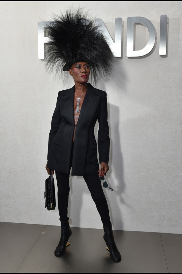 دار "فندي" تحتفل بحقيبة باغيت بجموعة كبسولية ساحرة في نيويورك