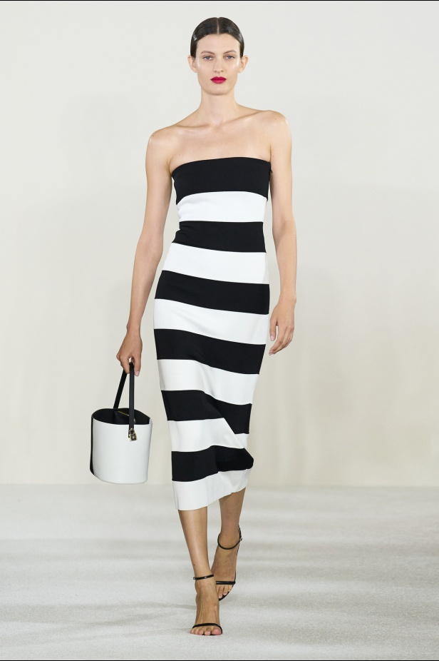 مجموعة كارولينا هيريرا لربيع وصيف 2023.. قطع مزخرفة وتصاميم استثنائية