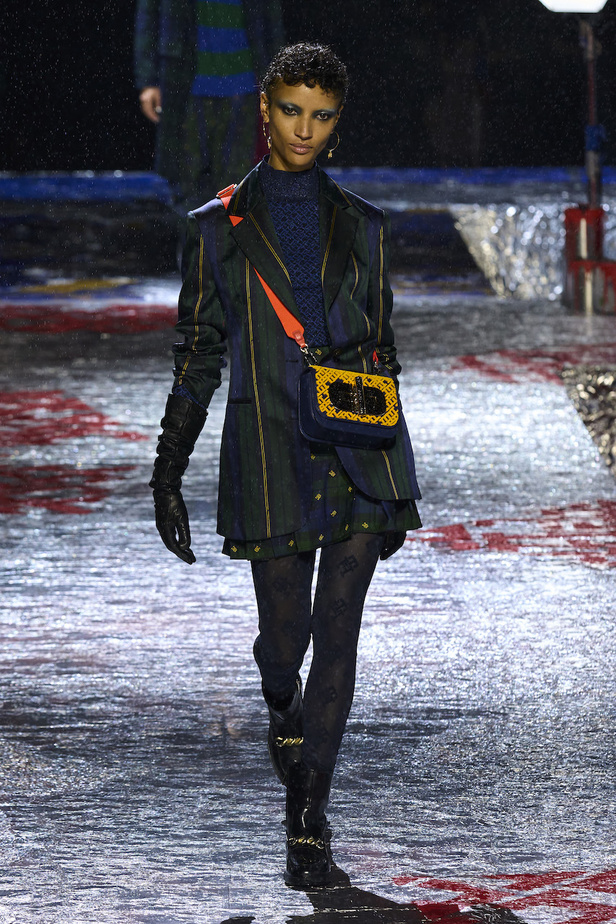 من مجموعة تومي هيلفيغر لموسم خريف وشتاء 2022-2023