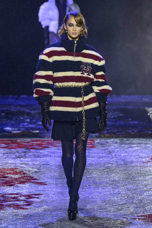 من مجموعة تومي هيلفيغر لموسم خريف وشتاء 2022-2023