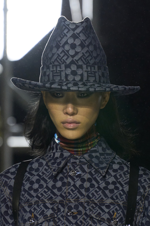 مجموعة تومي هيلفيغر لموسم خريف وشتاء 2022