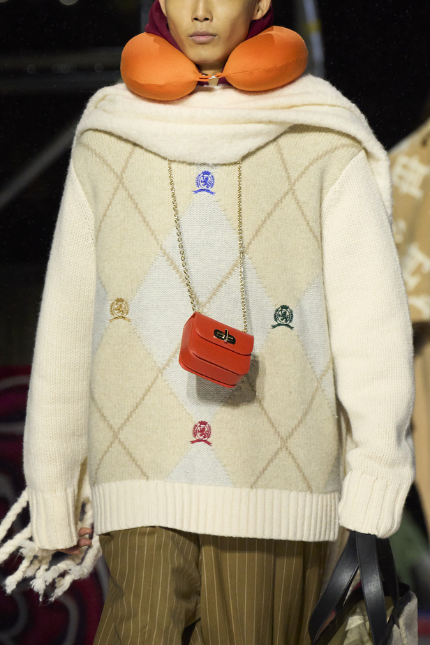 مجموعة تومي هيلفيغر لموسم خريف وشتاء 2022