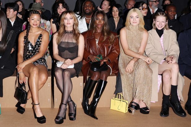 مجموعة Prada لربيع وصيف 2023: اللمسة الإبداعية المناسبة لموسم الربيع المقبل