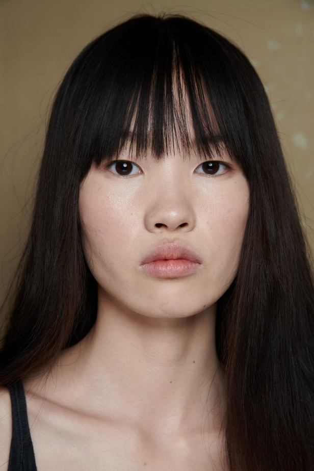 إنذار للبشرية وتحية للملكة في مجموعة JW Anderson لربيع وصيف 2023