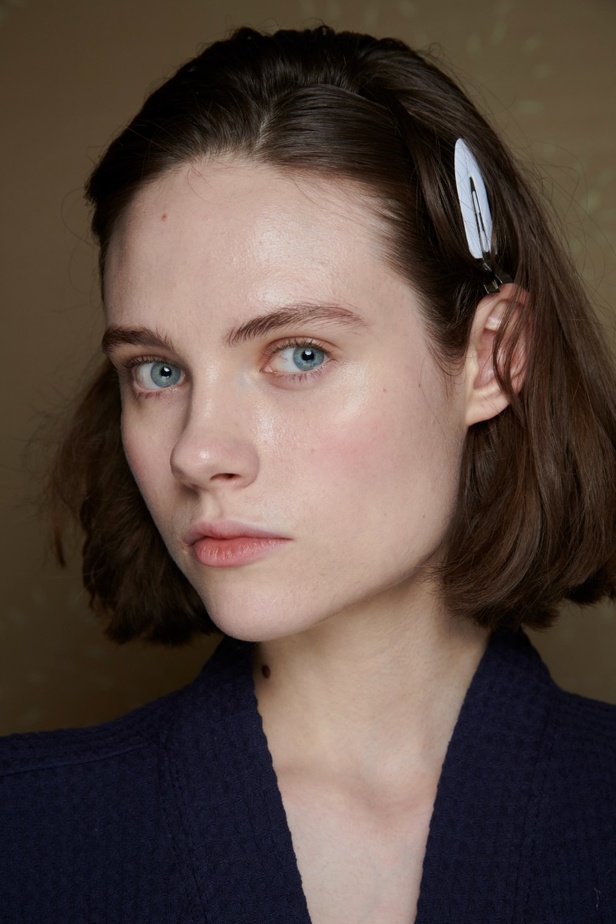 إنذار للبشرية وتحية للملكة في مجموعة JW Anderson لربيع وصيف 2023